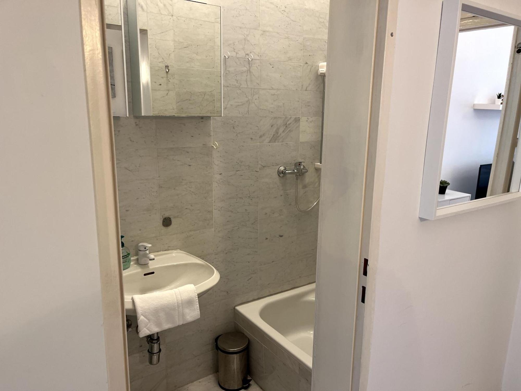 Apartment Cozy Two-bedroom Near Metro