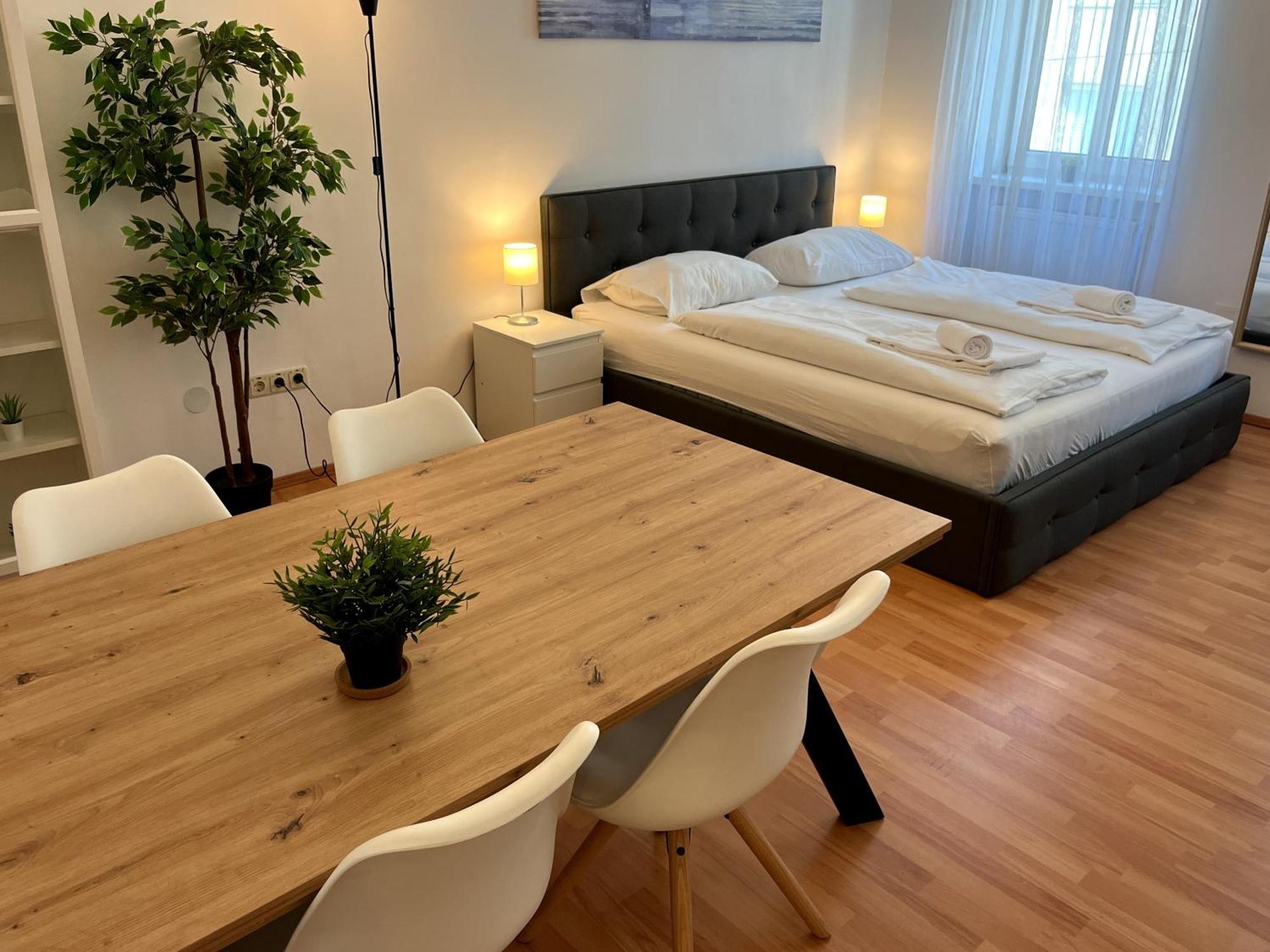 Apartment Cozy Two-bedroom Near Metro