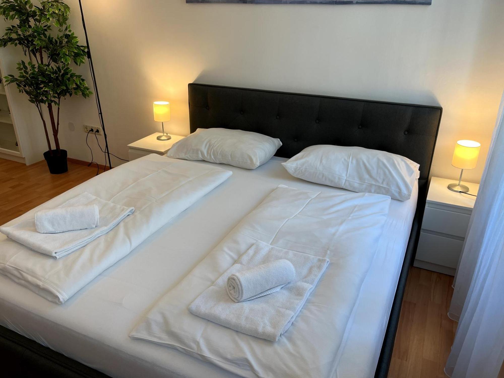 Cozy Two-bedroom Near Metro *